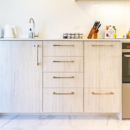 City Living: Upper Studio Haven On Wilmer Christchurch Extérieur photo