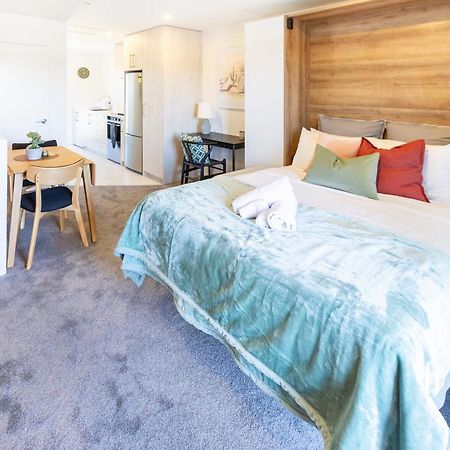 City Living: Upper Studio Haven On Wilmer Christchurch Extérieur photo