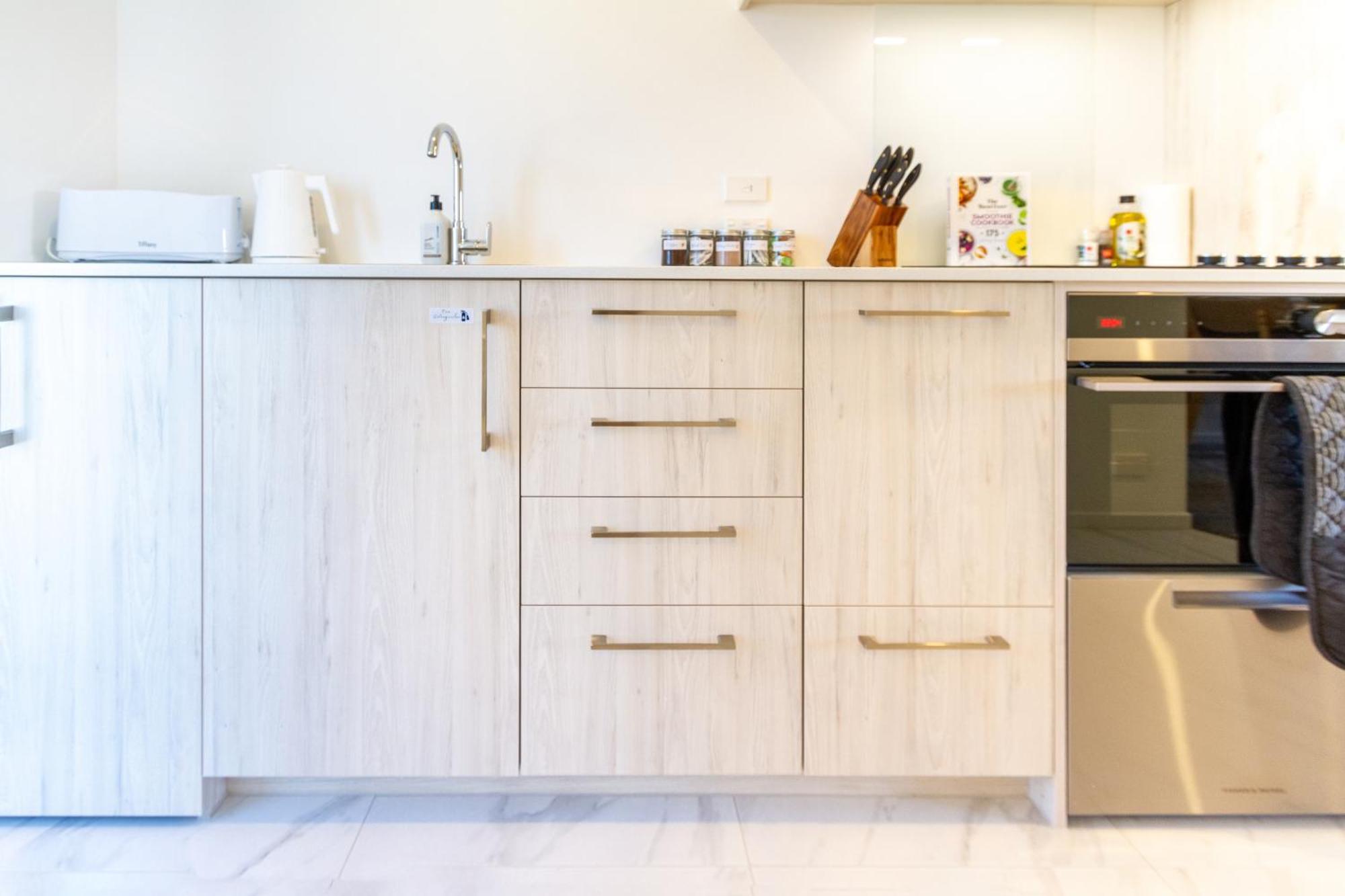 City Living: Upper Studio Haven On Wilmer Christchurch Extérieur photo