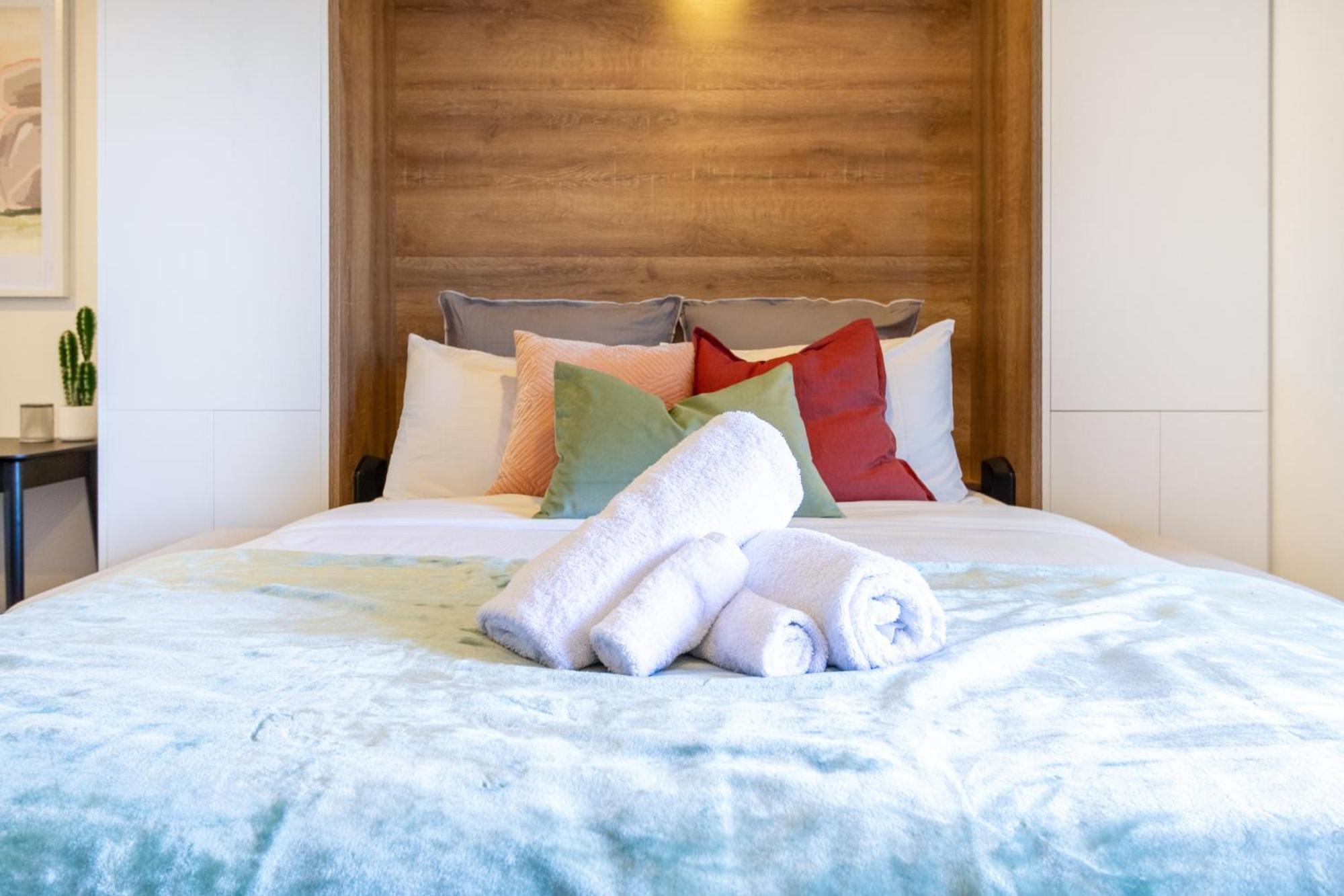 City Living: Upper Studio Haven On Wilmer Christchurch Extérieur photo